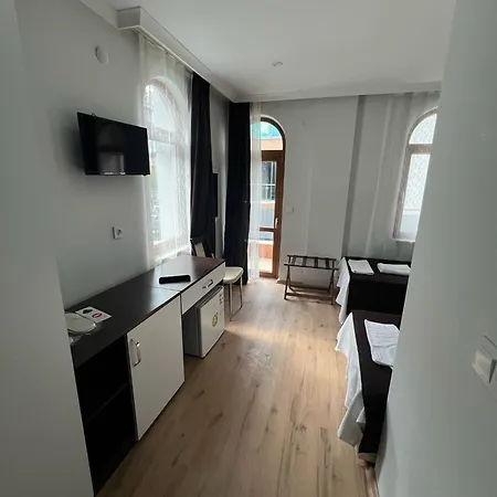 Otel Kolibry Sv 2*